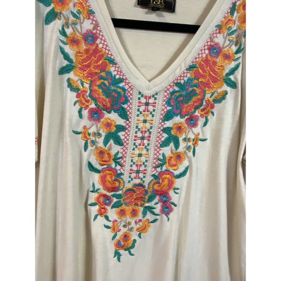 LUCKY & BLESSED white wmbroidered short sleeve large - Picture 3 of 8